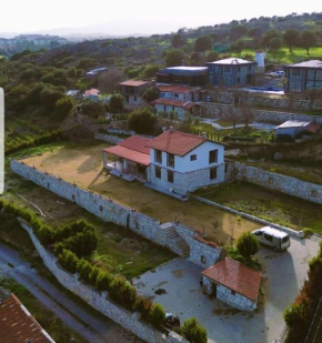 Urla - Taş Villa Dağ Evi